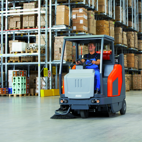 Mașină de măturat depozite